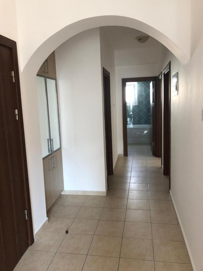 Spacious And Comfortable Central Kyrenia Flat Екстериор снимка