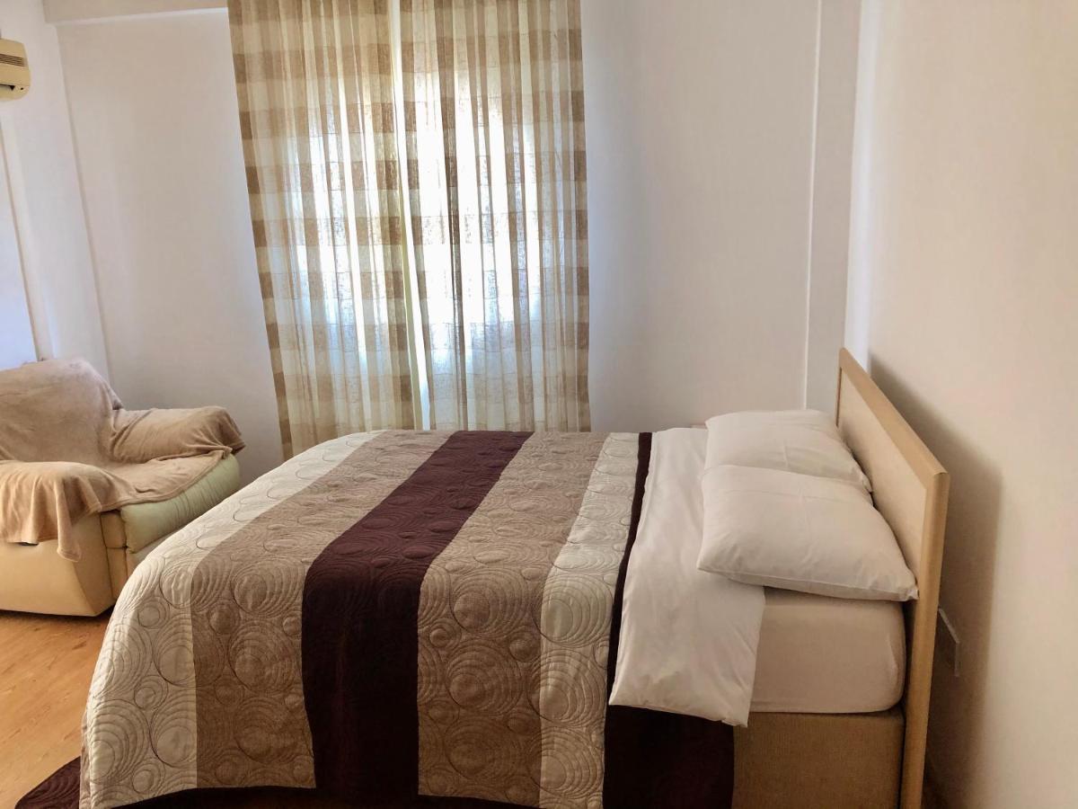 Spacious And Comfortable Central Kyrenia Flat Екстериор снимка