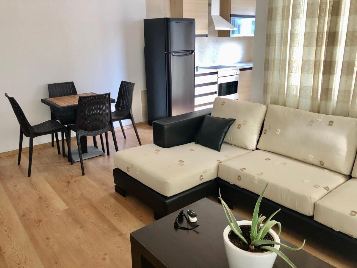 Spacious And Comfortable Central Kyrenia Flat Екстериор снимка