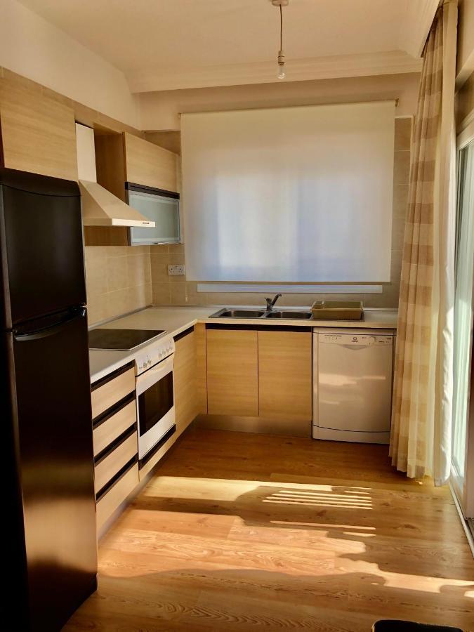 Spacious And Comfortable Central Kyrenia Flat Екстериор снимка