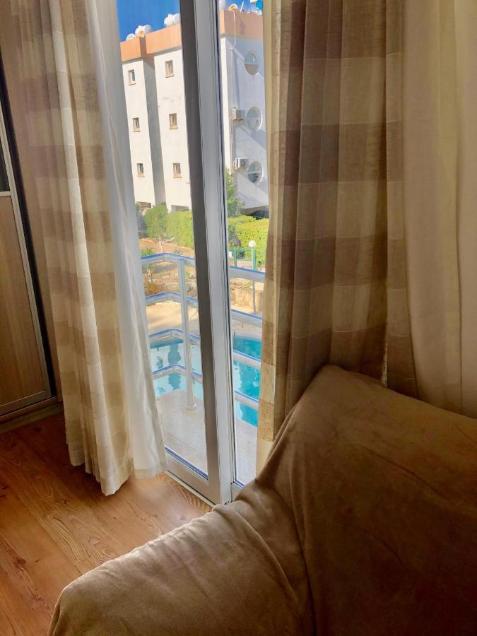 Spacious And Comfortable Central Kyrenia Flat Екстериор снимка