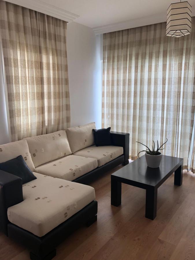 Spacious And Comfortable Central Kyrenia Flat Екстериор снимка