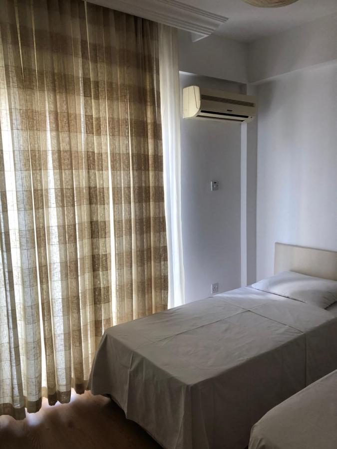 Spacious And Comfortable Central Kyrenia Flat Екстериор снимка