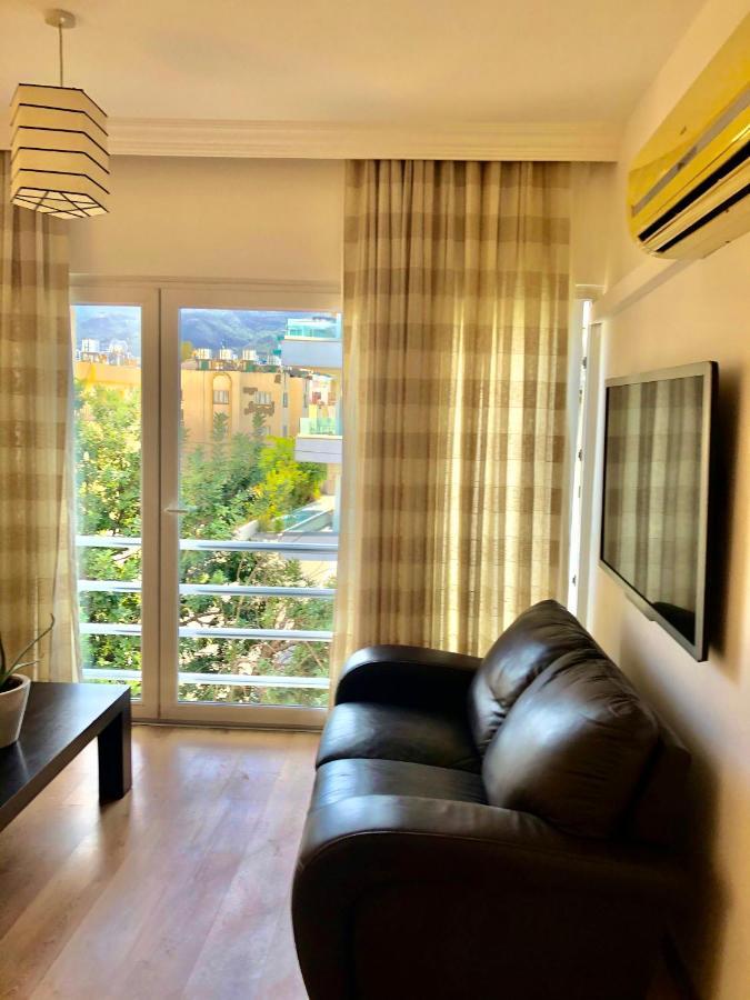 Spacious And Comfortable Central Kyrenia Flat Екстериор снимка