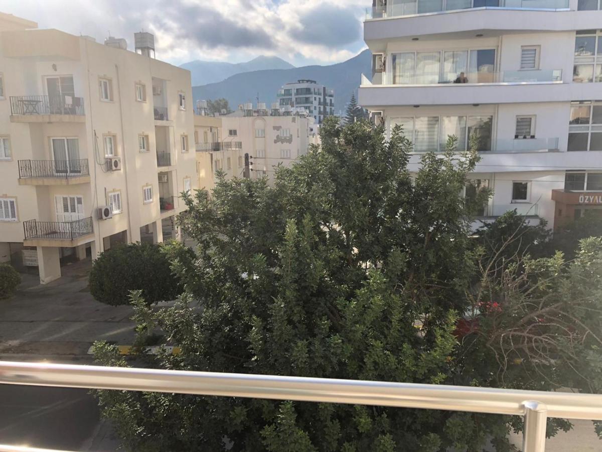 Spacious And Comfortable Central Kyrenia Flat Екстериор снимка